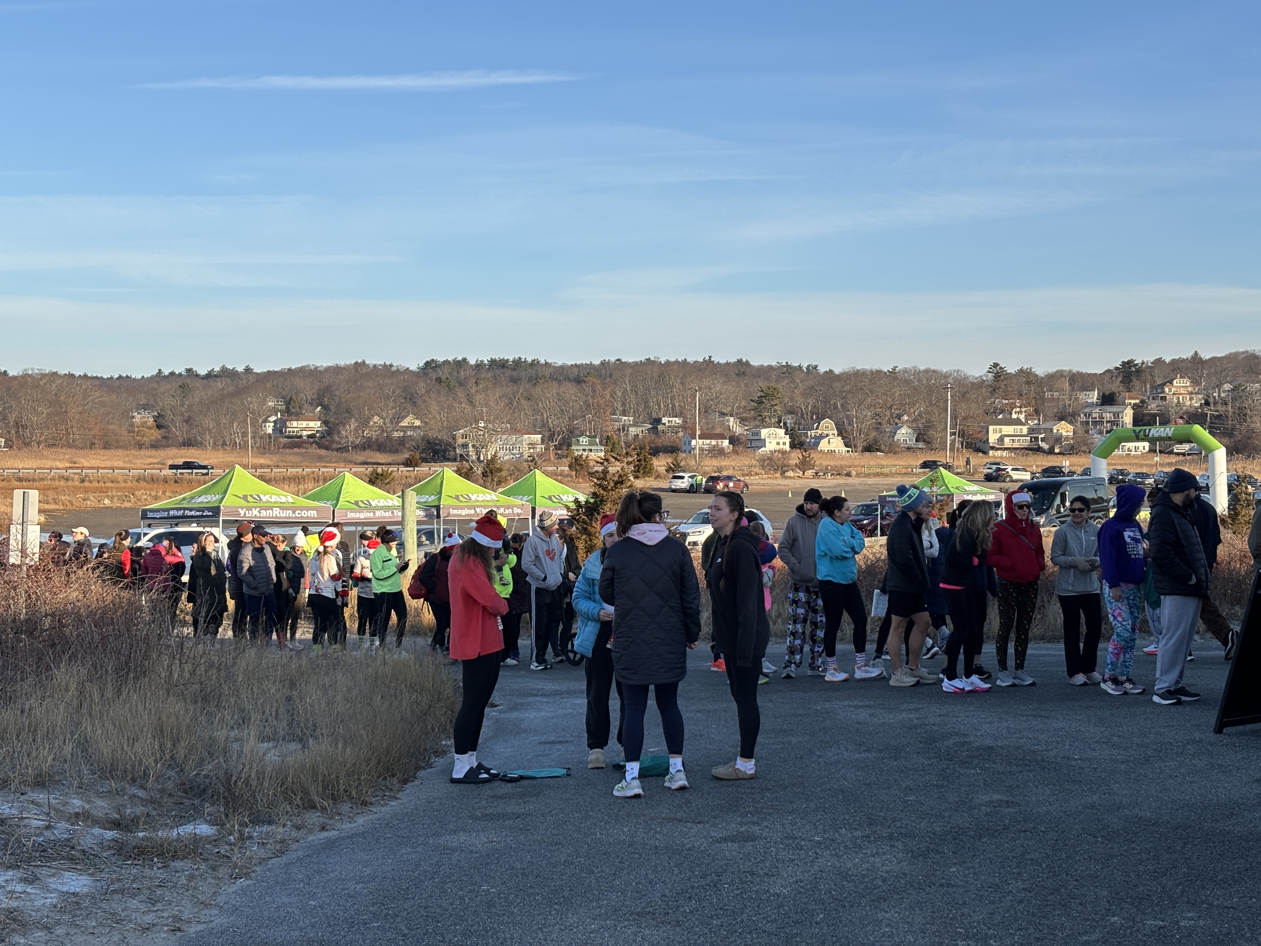 Photo of people waiting in line to check in at the half marathon